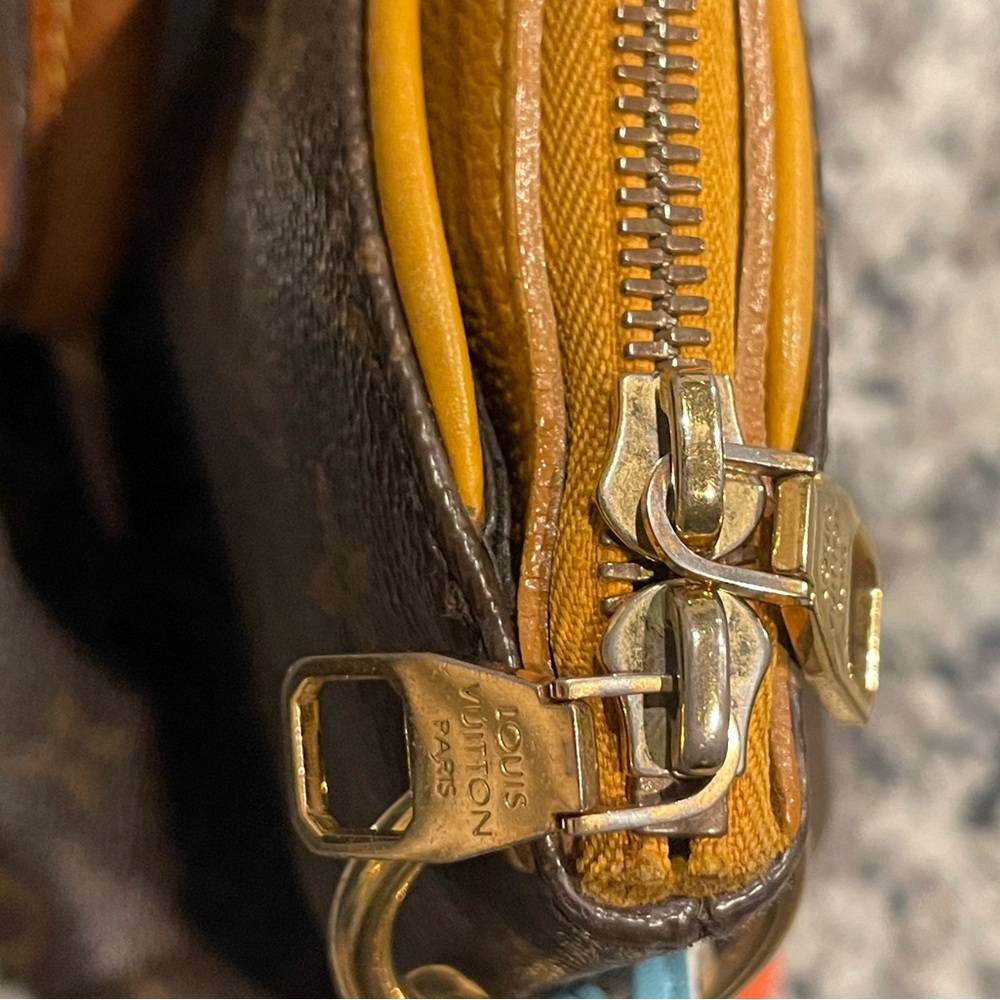 Louis Vuitton Monogram Shoulder Bag with Brown and Tan Accents - Picture 5 of 14